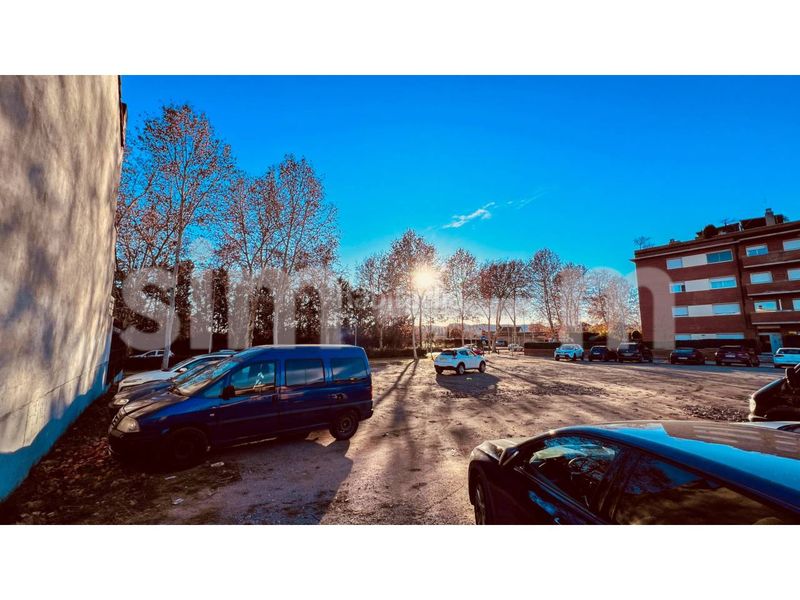 Foto e4fe3e1f-5899-47a7-9e82-9329dc222b15. Casa a calle mercè rodoreda 4 a Caputxins-Ambulatori Vic