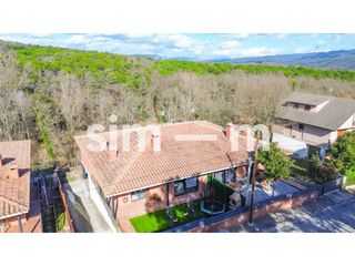 Casa adossada  Calle serrat de la rodonella. Casa en venta  zona urb. la guineu