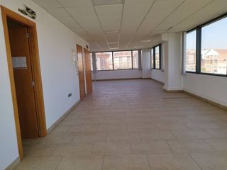 Location Bureau  Calle torelló. Oficina en alquiler  zona capuchinos