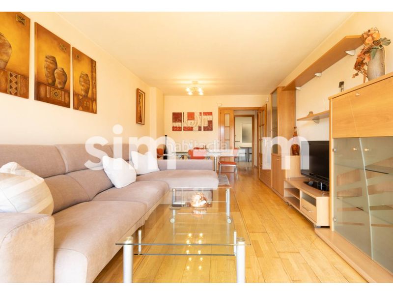 Foto d661cacc-bd61-4a54-b03d-9de32e2ee6fe. Pis amb calefacció aparcament a Nord Vic