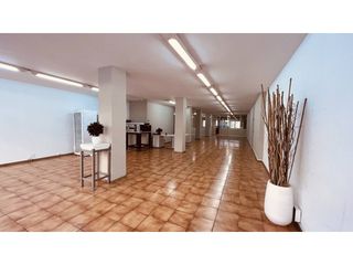 Lloguer Local Comercial a Nord. Local de alquiler  zona centro