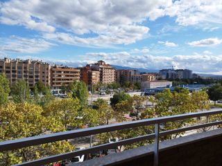 Miete Etagenwohnung  Calle miramarges. Piso en alquiler  zona universidad