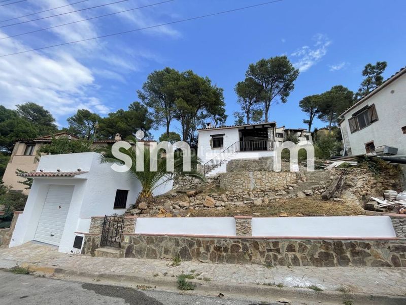 Foto 0f7e7a6c-fecc-4ea3-8199-69b0156bb4d1. Casa a calle joan maragall 3 a residencial Begur-esclanyà Begur