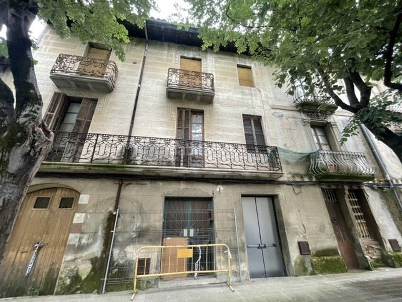 Foto ea5da324-8391-4c6a-983d-d569edc0c158. Casa a Manlleu