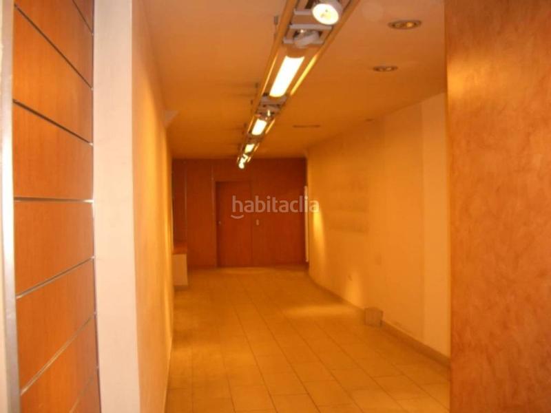 Foto dac71bd7-a221-4580-a257-9ab7af42a149. Local comercial a Centre Vic