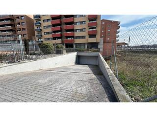 Car parking in Eix onze de setembre 38. Paking con trastero en venta  zona universitària