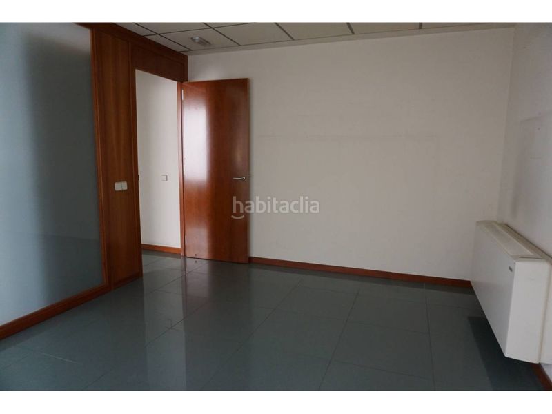 Foto bf13d47a-d6bd-4589-b948-7ceb0d497948. Affitto ufficio con riscaldamento in Centre Vic