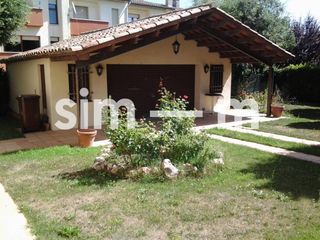 Maison à Tona. Casa en venta  zona la suïssa