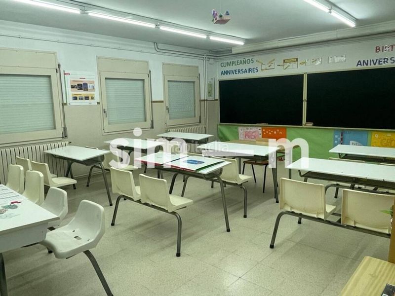 Foto 0463e9a7-d029-456c-b3a0-21348404e70d. Edifici a Tona