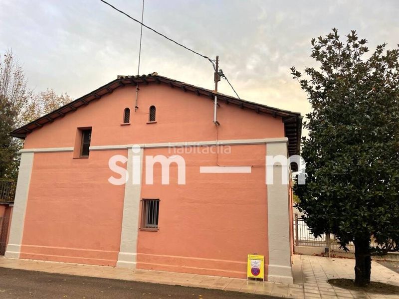 Foto 0c074a7a-ff51-4488-bad7-88f94193da2e. Edifici a Tona
