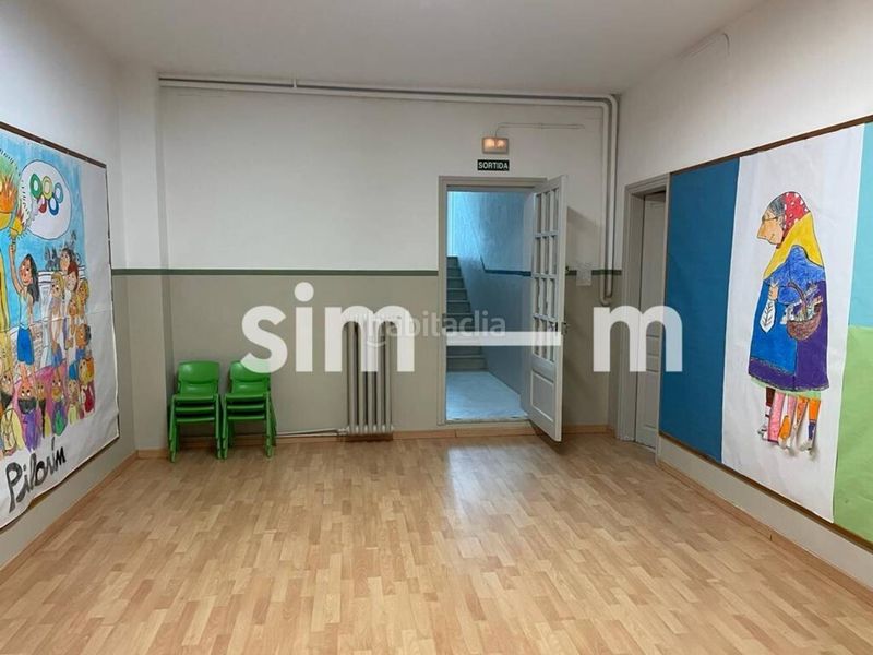 Foto 1100b83d-8a2b-4b05-89cc-4f48cfe58325. Edifici a Tona