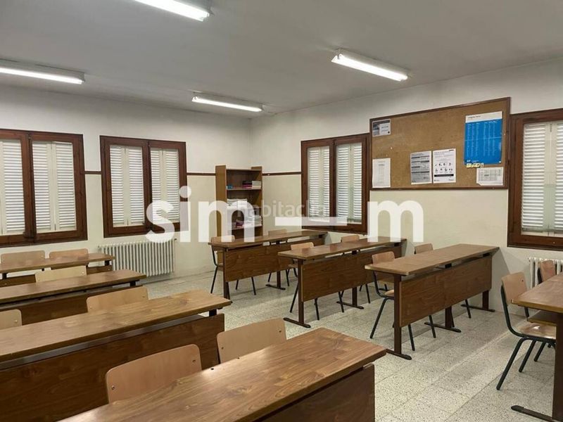 Foto 17a4d73e-fa2e-45f1-8635-8cb293be4c97. Edifici a Tona