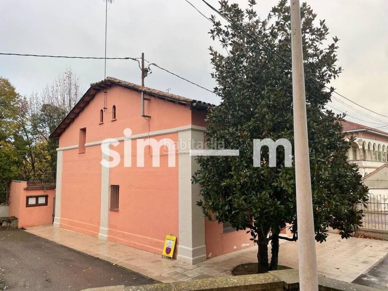 Foto 31d3a128-933f-4fe6-9d75-78aef30fd259. Edifici a Tona