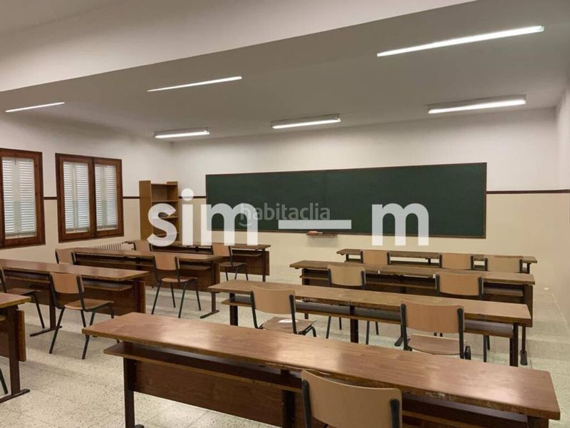 Foto 3e847d77-6864-4b54-bcea-13c7db393b68. Edifici a Tona