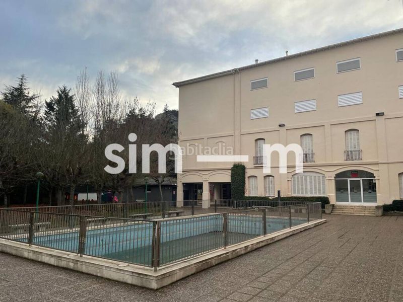 Foto 5a890a16-6a27-4c71-b455-7f57b48eb422. Edifici a Tona
