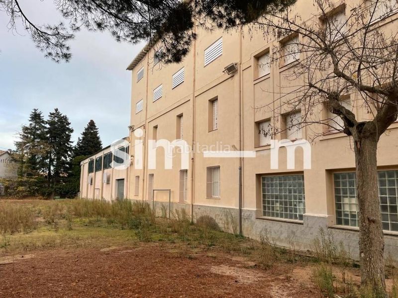 Foto 612fa1c1-6661-4097-b133-24c1fa1ea5a8. Edifici a Tona