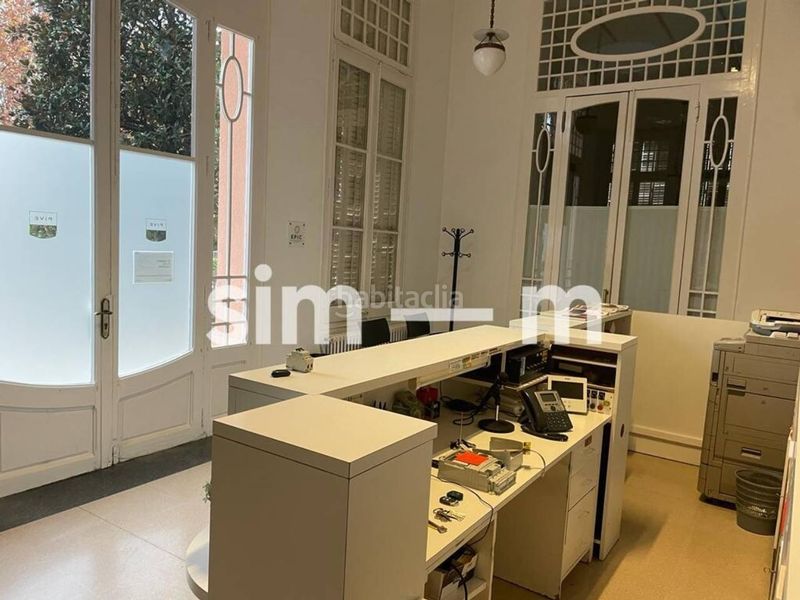 Foto a0a1595e-fb3e-462a-8b92-eddef952e476. Edifici a Tona