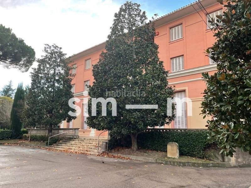 Foto a9203471-4f91-438a-9831-b0ca574c5a49. Edifici a Tona