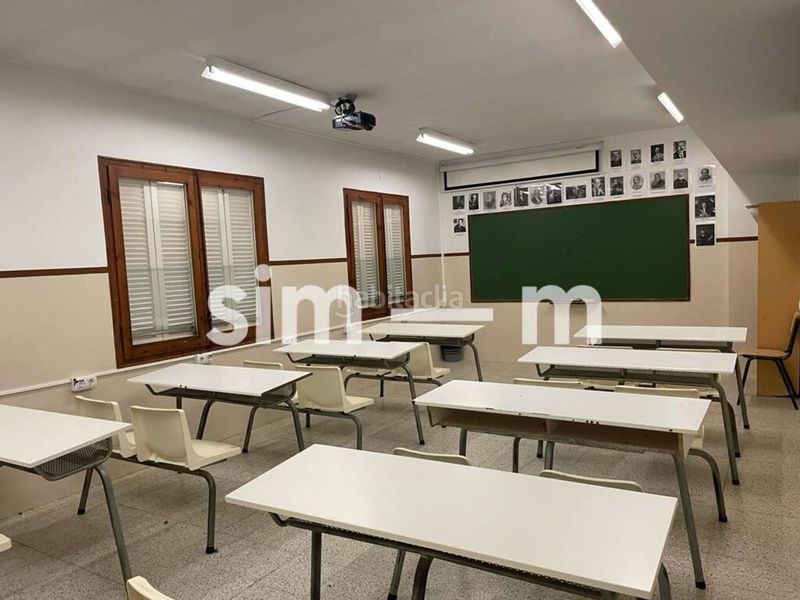 Foto b0db35e2-4599-4d0e-8706-849adc1b8ec7. Edifici a Tona