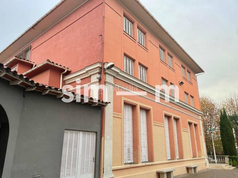 Foto c7b385e7-3138-4cda-8dfa-d15062b469da. Edifici a Tona