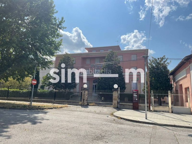 Foto d75b9aca-6ad9-45aa-8674-cf65757d4570. Edifici a Tona
