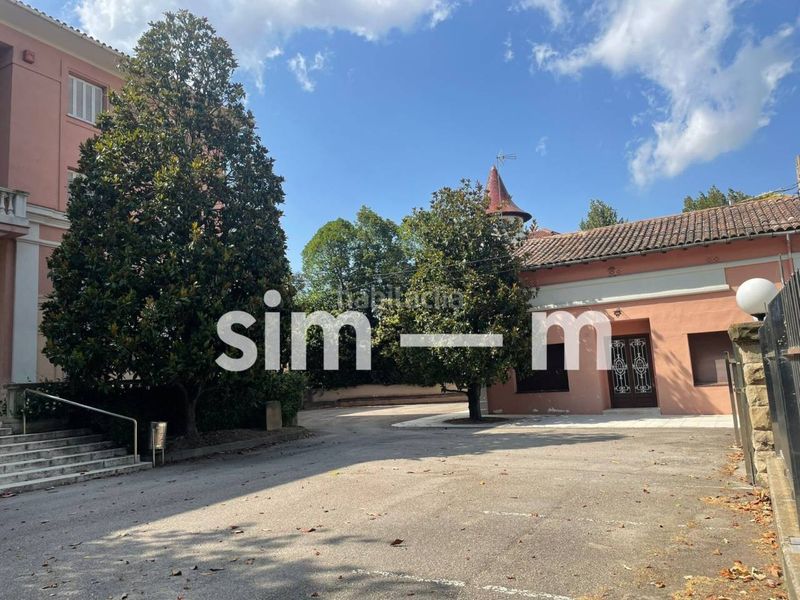 Foto e9075127-4afa-470f-9f4c-8897637d328d. Edifici a Tona