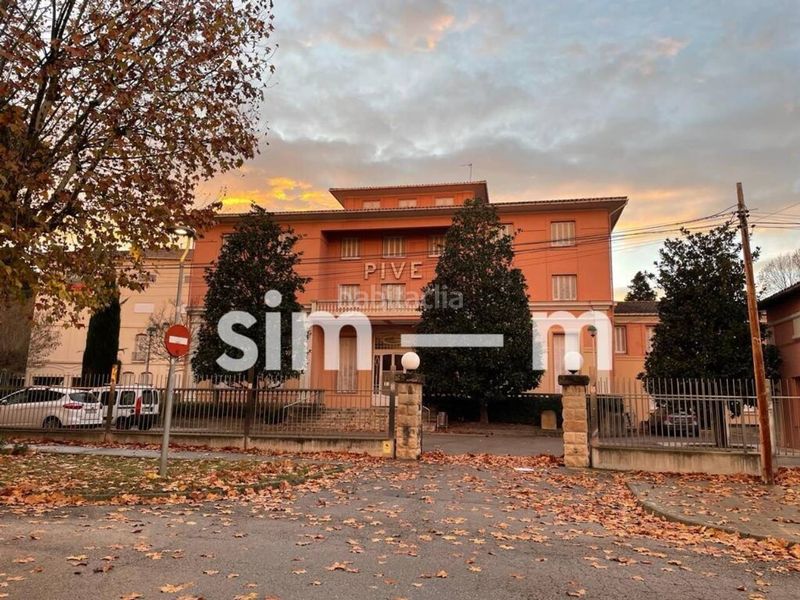 Foto ecfdcb89-0d53-4119-8346-743e75013ad5. Edifici a Tona