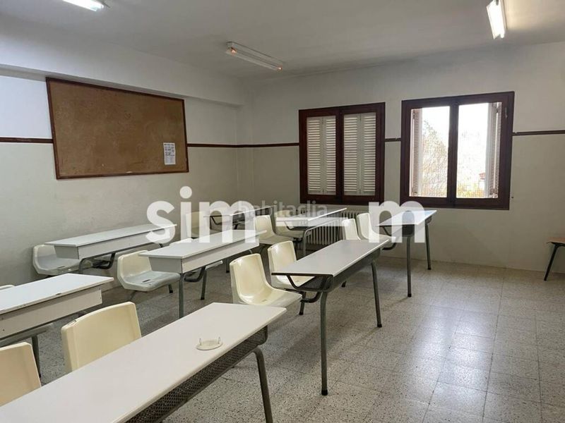 Foto f1984662-8f02-431b-824d-eca2dc2d99c4. Edifici a Tona