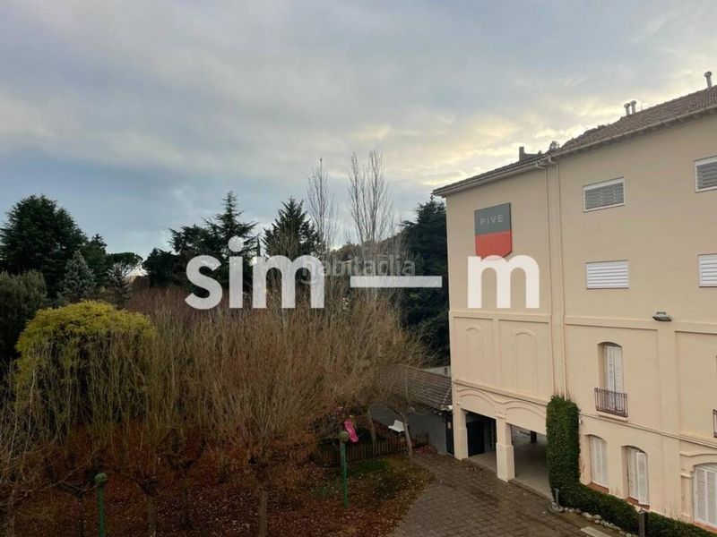 Foto f7c41df8-10f3-425a-a63f-019fed984ea6. Edifici a Tona