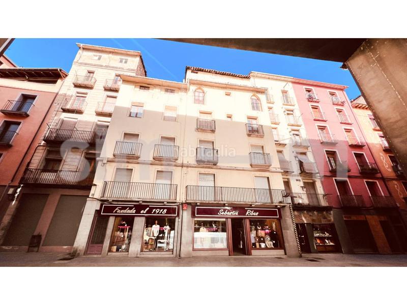 Foto 2cb5563b-8f17-48b8-91a5-9c40f636a59a. Edificio  en venta zona centro en Ripoll