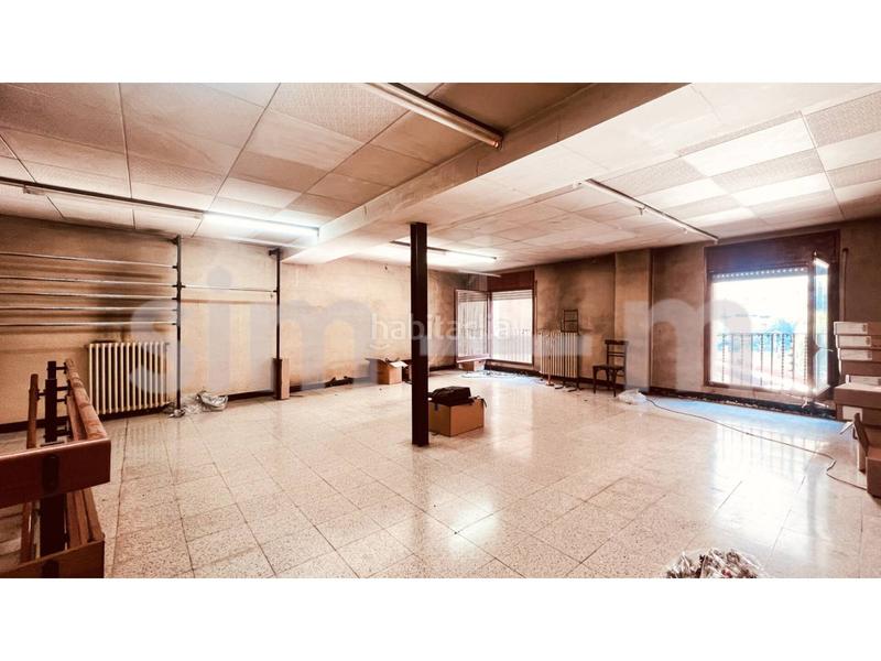 Foto 3963b8ee-b40c-45ce-8c36-42617d8aab50. Edificio  en venta zona centro en Ripoll