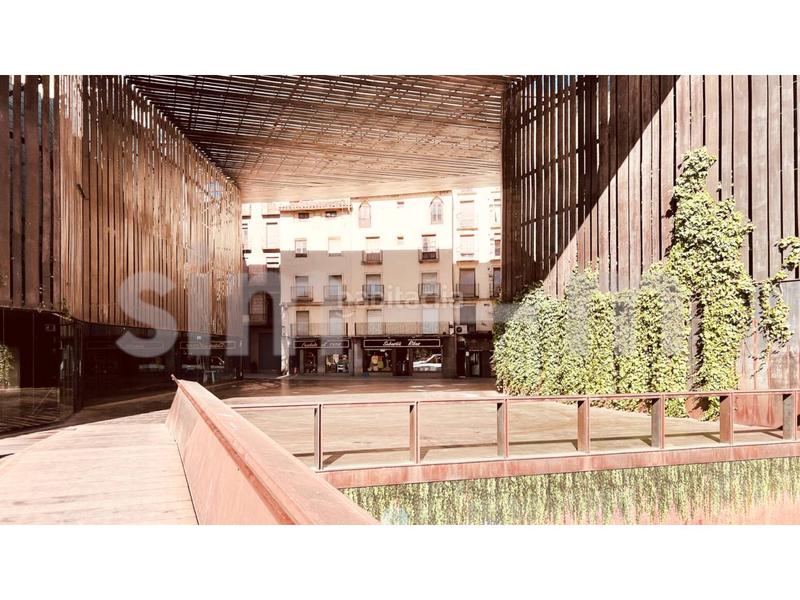 Foto a56bb2f7-35ce-4337-9bfb-ed92c4ea8015. Edificio  en venta zona centro en Ripoll