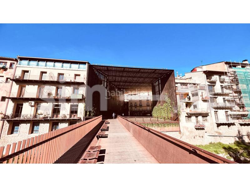 Foto f43a34d7-cb91-42a0-a4d7-c55d31afbc52. Edificio  en venta zona centro en Ripoll