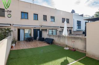 Semi detached house  Calle donants de sang. Chalet adosado en el tranquilo barrio del amanecer