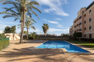 Pis  Carrer medellin. Espacioso piso en exclusivo complejo con piscinas y pista de pad