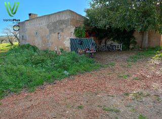 Country house  Polígono 18, parcela 100-101. Casa rural con amplia extensión de terreno.