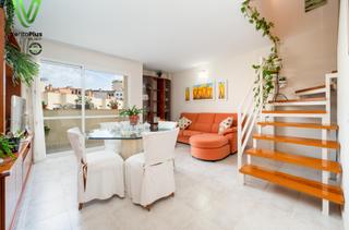 Dúplex  Calle d'antoni gaudí. Dúplex de tres habitaciones en zona colegios