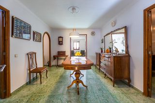 Casa  Campos - carrer victoria. Casa mallorquina con doble vivienda y jard�n