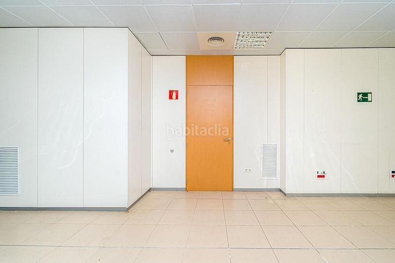 Foto f4de8e9c-7b33-4f5f-8a3d-1cc857d1a0af. Business premise in Plaza Castelar - Mercado Central Elda