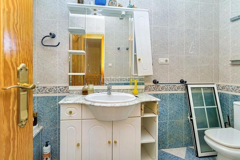 Foto 249b58ac-f322-4f72-bcb6-2a5721b2bc76. Reihenhaus mit heizung parking in Cañada