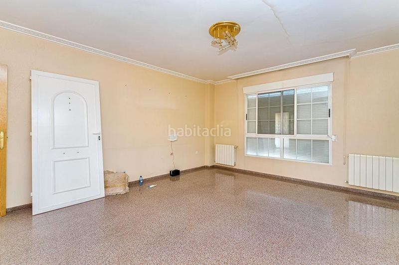 Foto a34a8f01-146f-4035-9c89-4b790830f253. Reihenhaus mit heizung parking in Cañada