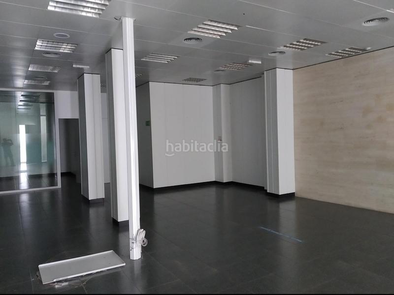 Foto d6bbe85d-8eca-4178-beb9-ddb07cb0bf65. Locale commerciale in Salinas