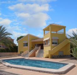 Chalet in Entremares. Chalet de lujo en la manga del mar menor