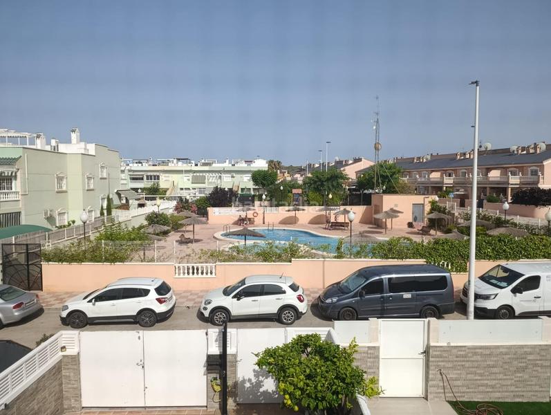 Foto 40849ebf-67dc-4020-a52a-77523c5b3313. Casa con parcheggio piscina in Puerto Marino Santa Pola