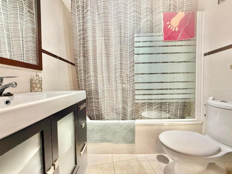 Foto f8a454df-8a6c-40c0-aee9-369b1d4385c7. Appartamento con riscaldamento parcheggio piscina in San Juan de Alicante