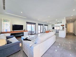 Chalet en La Puebla. Se vende estupendo chalet independiente con piscina sito en c li