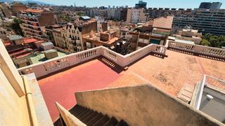 Appartement  Avinguda meridiana. Piso con encanto en finca regia con vistas espectaculares  para