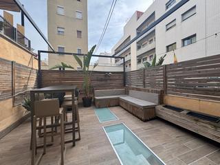 Appartamento  Carrer del taulat. Piso reformado con terraza en el corazón de poblenou