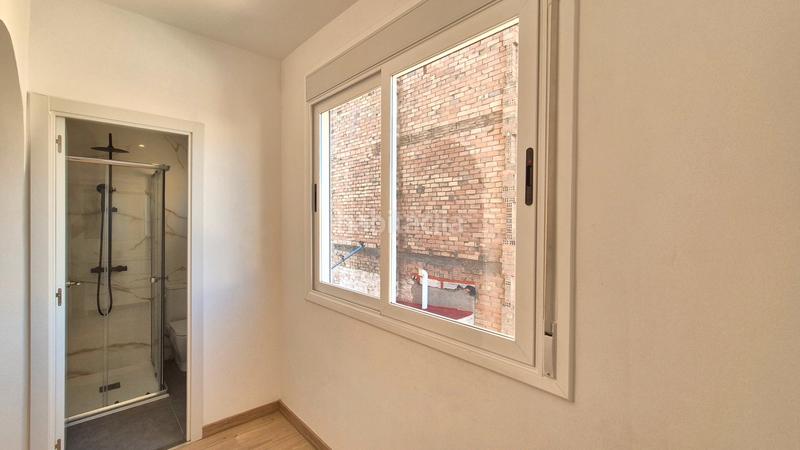 Foto a643d670-c447-4970-b91d-fb080cb1b19d. Piso  luminoso recién reformado en carrer de la muntanya en Barcelona