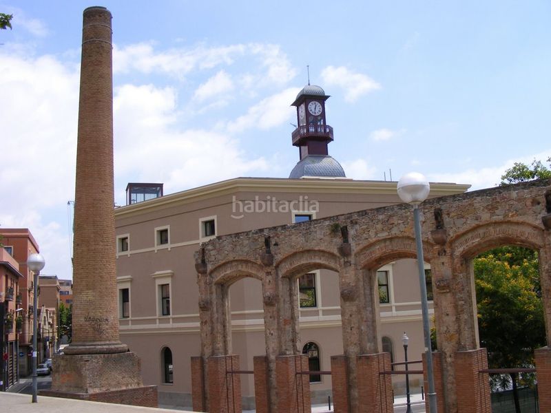 Foto a0554154-fba5-4878-b183-636bf75f90ca. Pis amb aparcament a Fort Pienc Barcelona